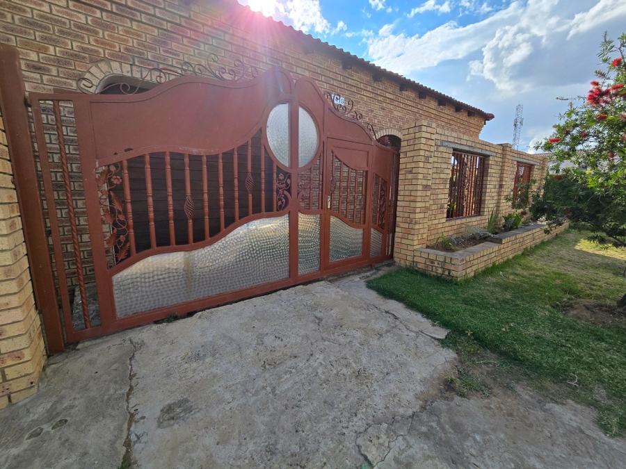 3 Bedroom Property for Sale in Bohlokong Free State